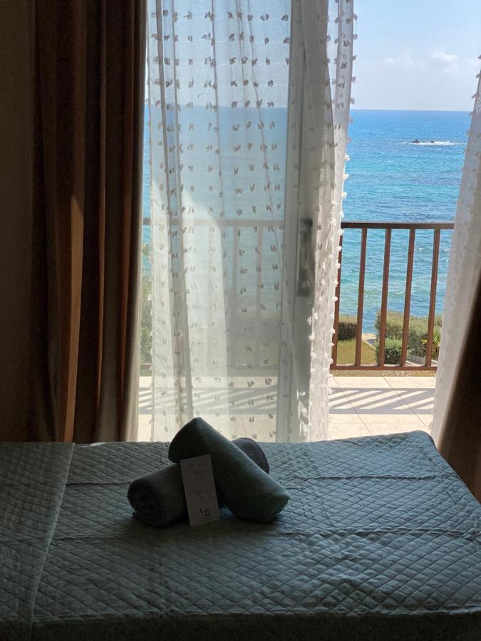Amazing Front Line Villa In Coral Bay Пея Екстериор снимка
